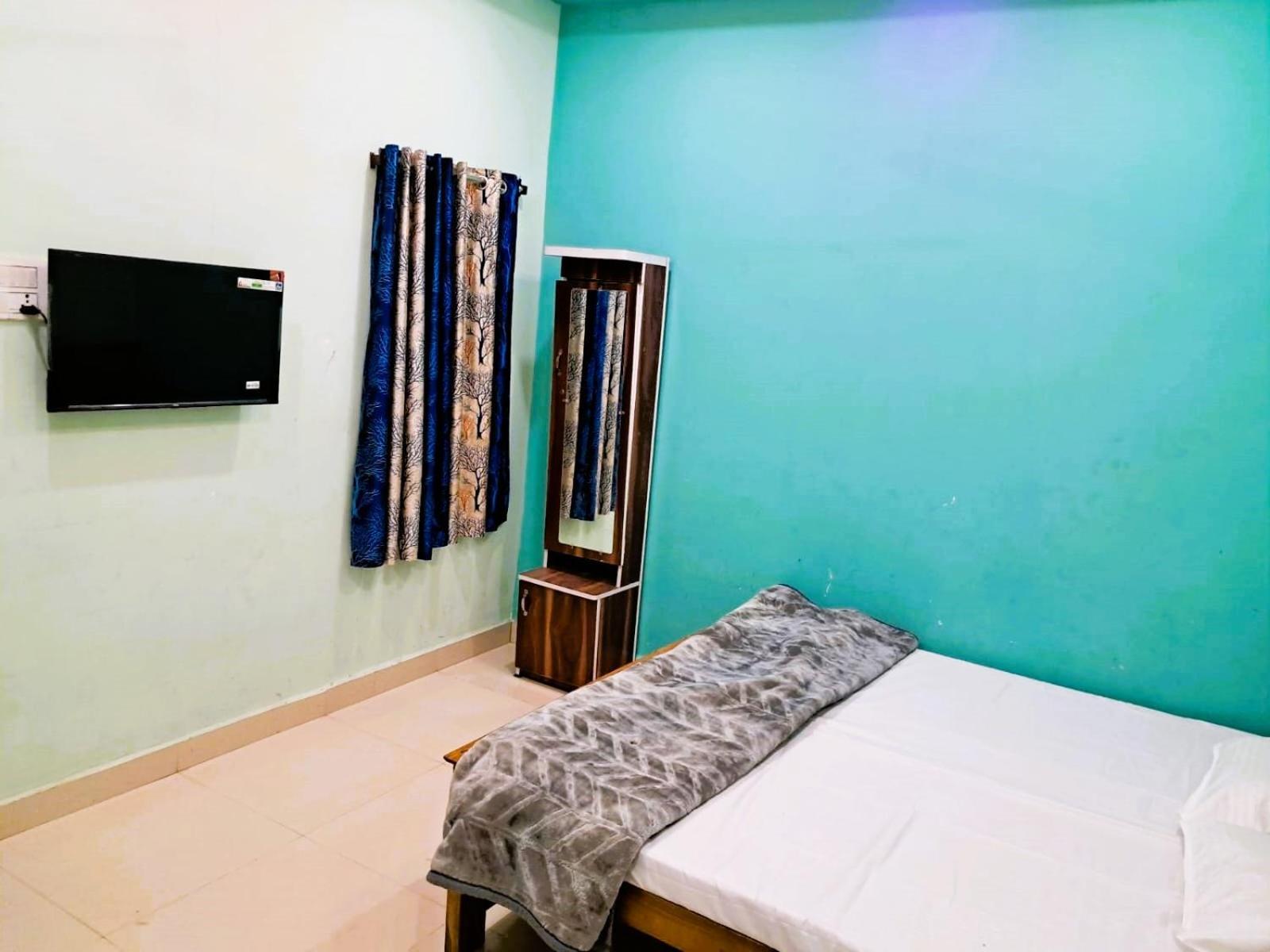 Utsav Lodge And Mangal Bhavan Pipariā Eksteriør billede