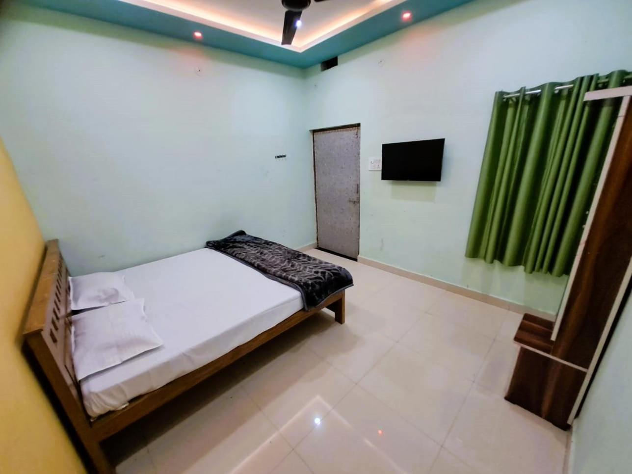 Utsav Lodge And Mangal Bhavan Pipariā Eksteriør billede